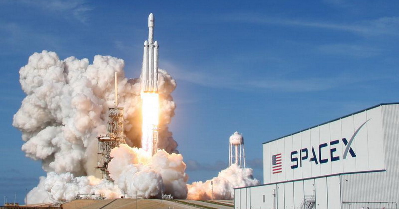 Meluncur ke Mars, SpaceX Klaim Roket Falcon Heavy Paling Kuat di Dunia